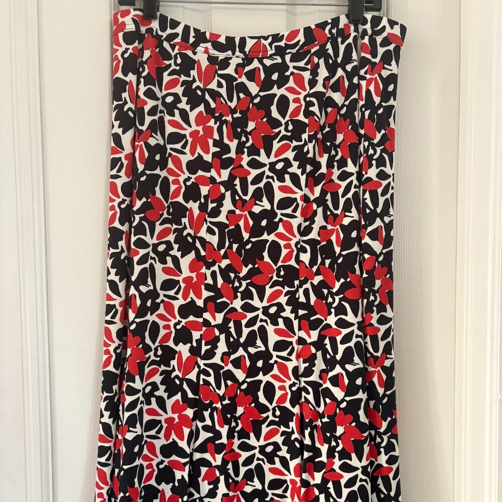 5 Hearts Lovely elastic waisted skirt. Size 14